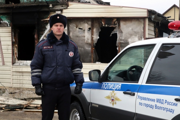 Волгоградский полицейский спас детей из пожара